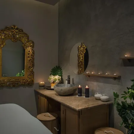 The Palace Hotel, Sunny Day Hotel