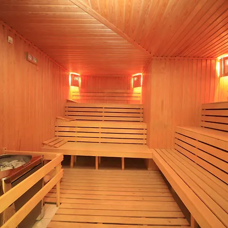 The Palace Hotel, Sunny Day 5*