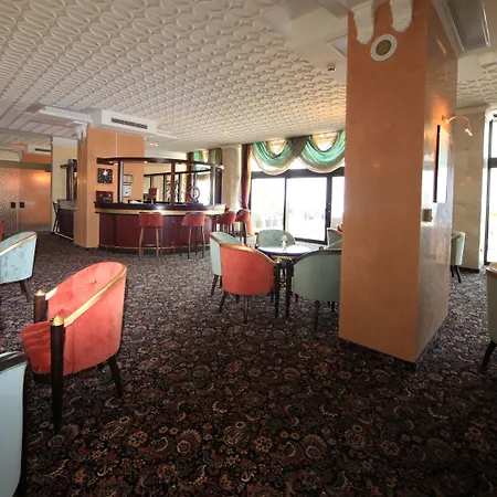 The Palace Hotel, Sunny Day