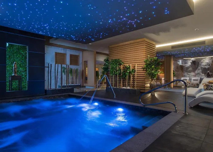 Отель The Palace Hotel, Sunny Day