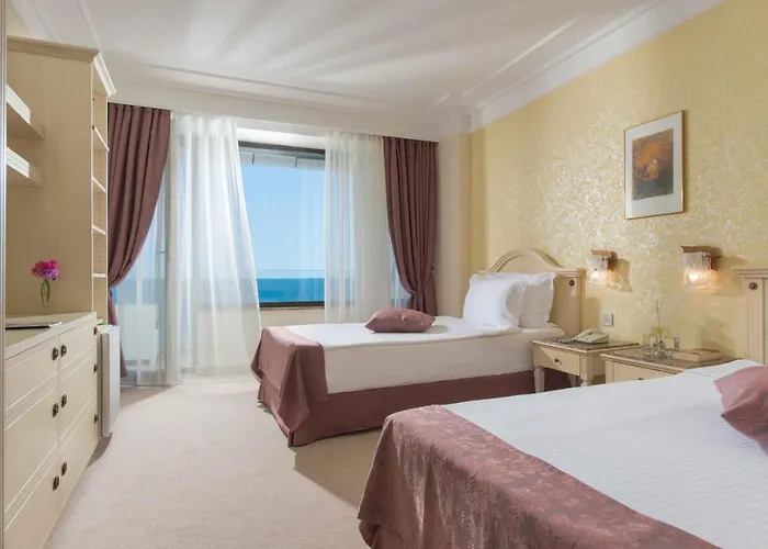 Отель The Palace Hotel, Sunny Day 5*