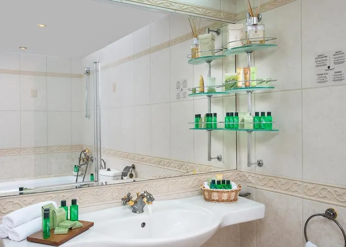 Отель The Palace Hotel, Sunny Day 5*