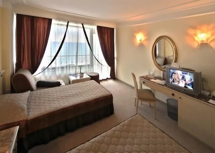 The Palace Hotel, Sunny Day Святые Константин и Елена