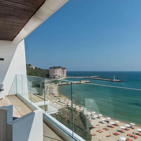 Otel The Palace Hotel, Sunny Day