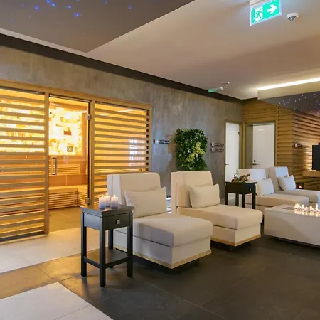 The Palace Hotel, Sunny Day Hotel