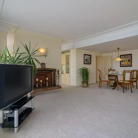 The Palace Hotel, Sunny Day Otel