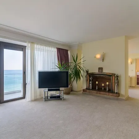 Otel The Palace Hotel, Sunny Day