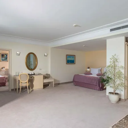 The Palace Hotel, Sunny Day