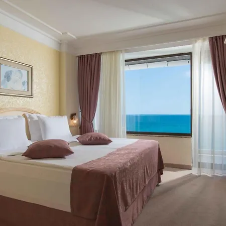 The Palace Hotel, Sunny Day Отель