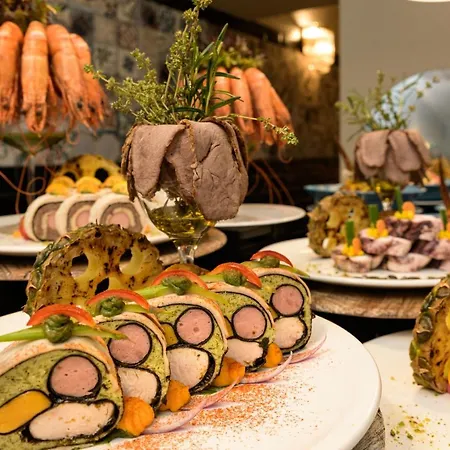 The Palace Hotel, Sunny Day Otel