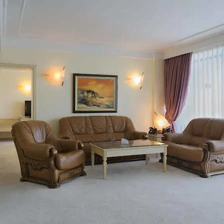 The Palace Hotel, Sunny Day