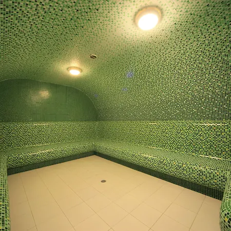 The Palace Hotel, Sunny Day Hotel