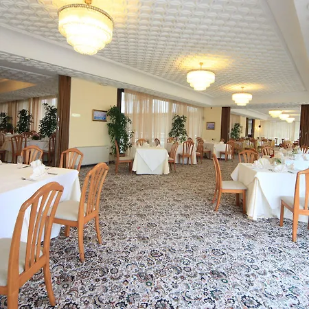 The Palace Hotel, Sunny Day Otel