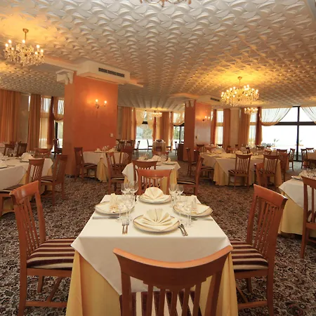The Palace Hotel, Sunny Day Готель Святі Костянтин і Олена