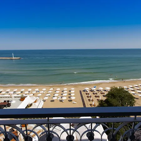 The Palace Hotel, Sunny Day Otel