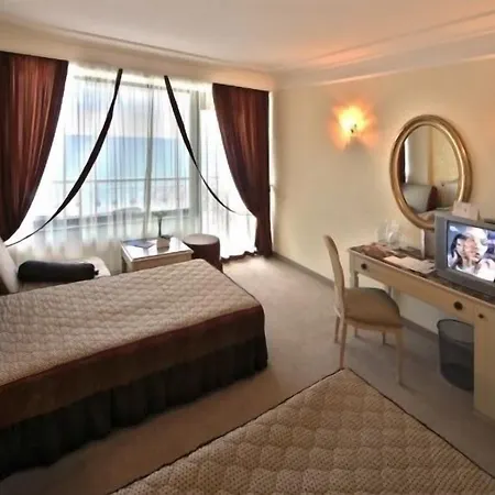 The Palace Hotel, Sunny Day Святые Константин и Елена