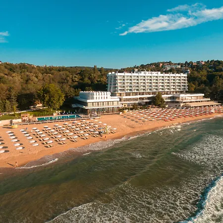 The Palace Hotel, Sunny Day Готель