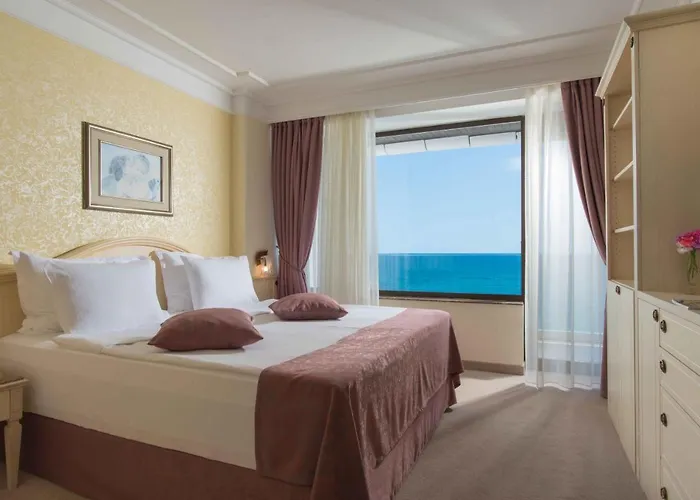 The Palace Hotel, Sunny Day Hotel