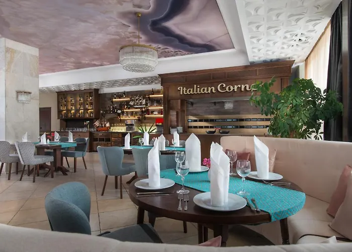 The Palace Hotel, Sunny Day 5* Saints Constantine and Helena