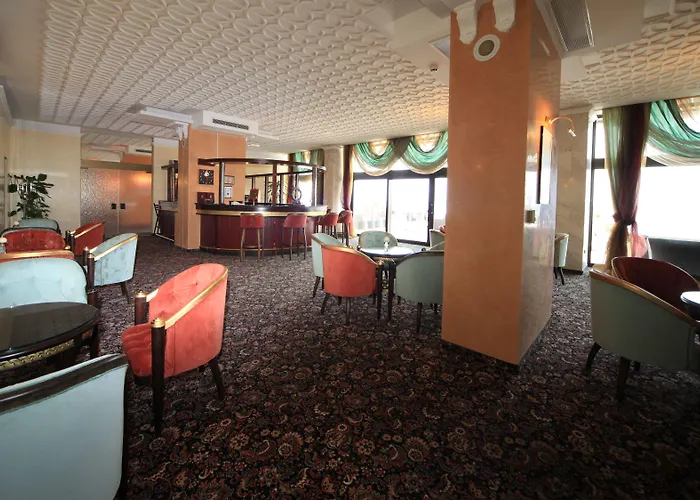 The Palace Hotel, Sunny Day