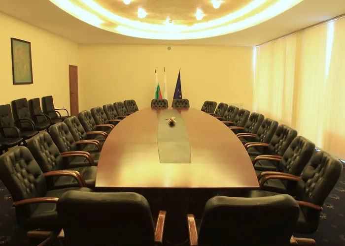 The Palace Hotel, Sunny Day 5*